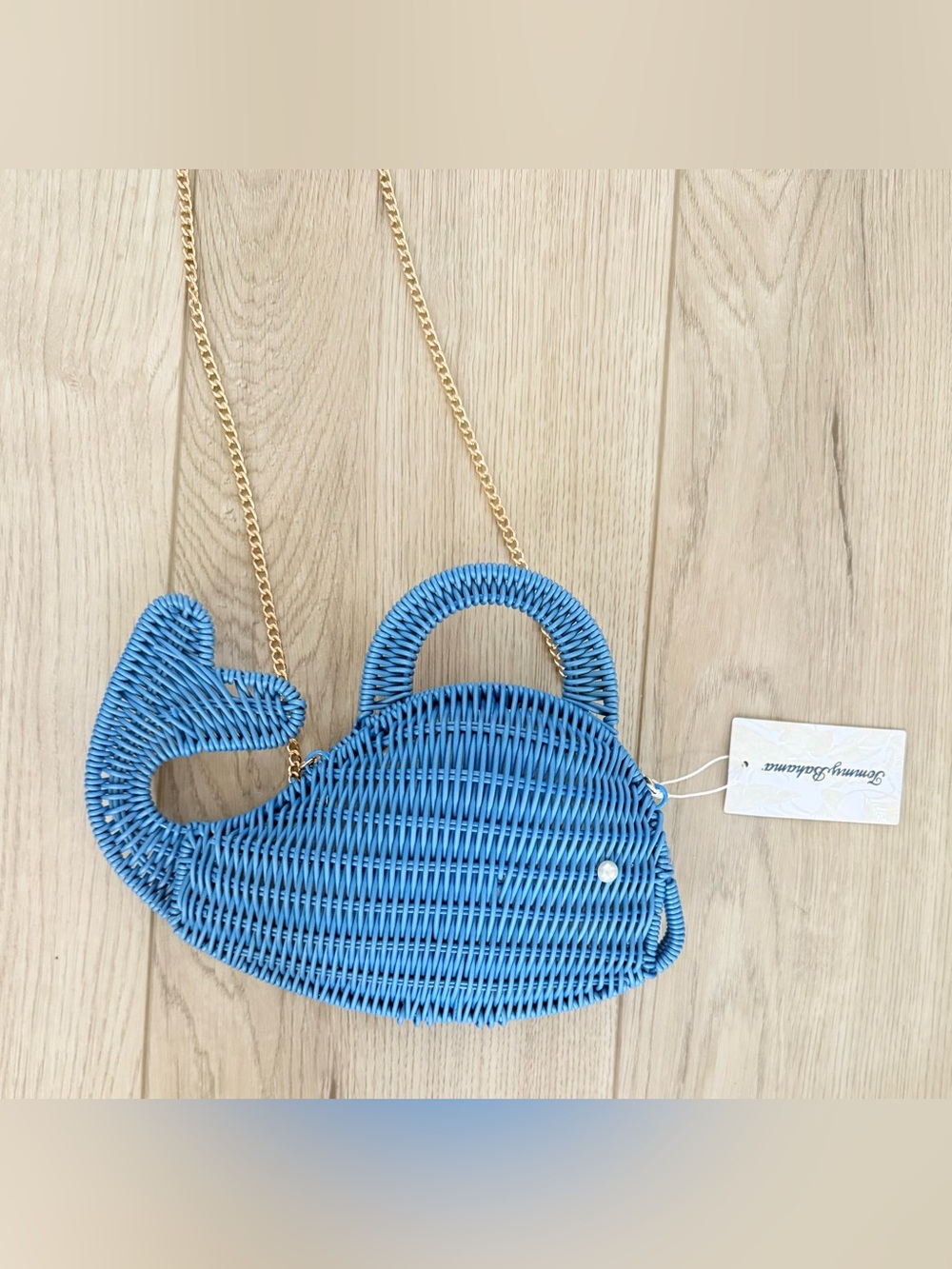 Tommy Bahama, NWTS Blue whale 🐳 Woven Straw Fish Handbag, viral sensation - Picture 5 of 6